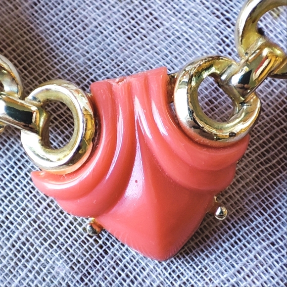 Coral Molded Plastic Gold Tone Star Shaped Brooch Large Statement Pin Unsigned - Picture 6 of 7